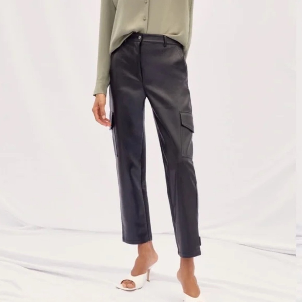 ARITZIA WILFRED VEGAN LEATHER HIGH
RISE TAPERED CARGO PANTS, size 2 - Picture 3 of 9